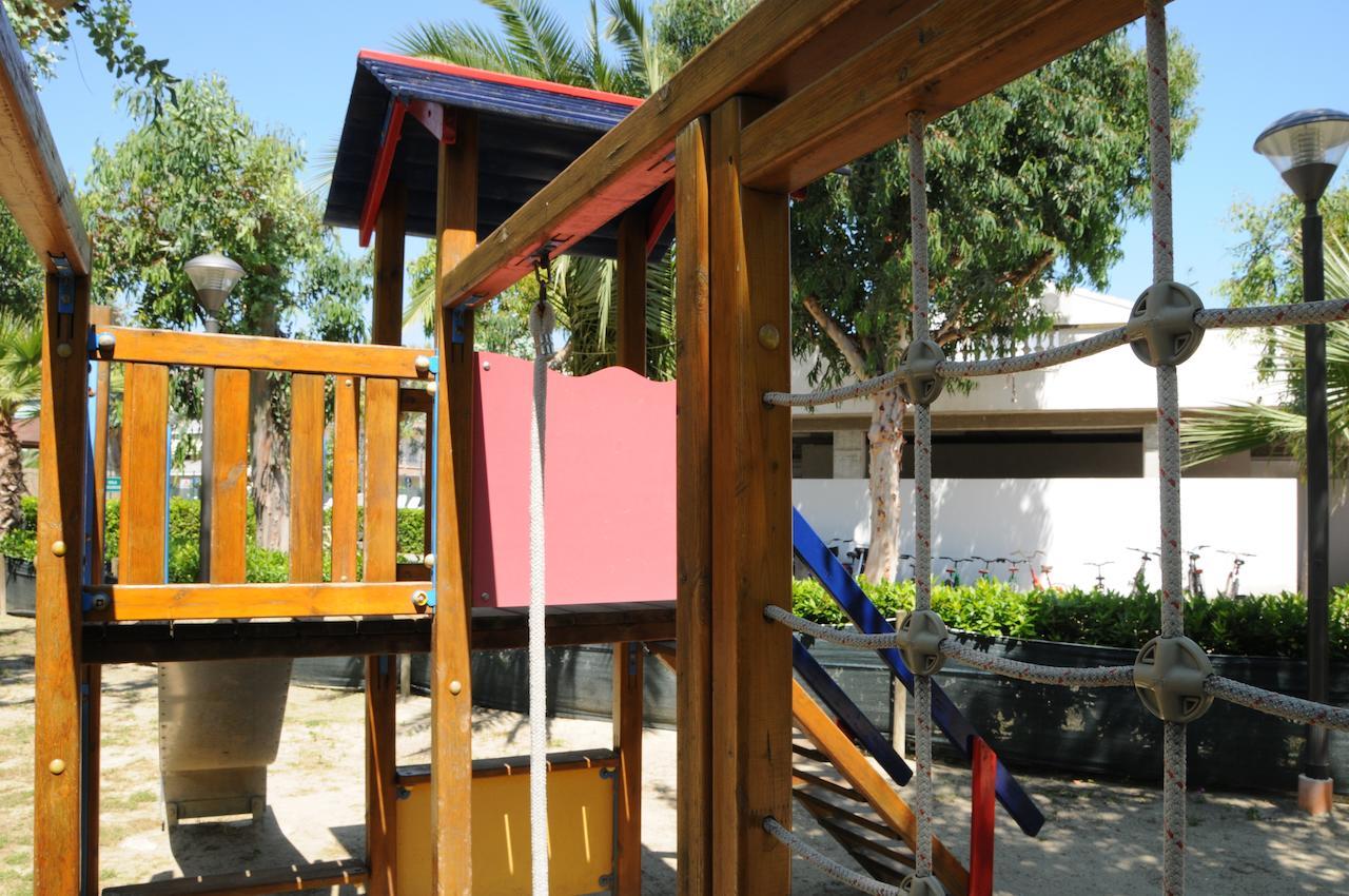 Camping & Village Eucaliptus อัลบา อาดริอาติกา ภายนอก รูปภาพ